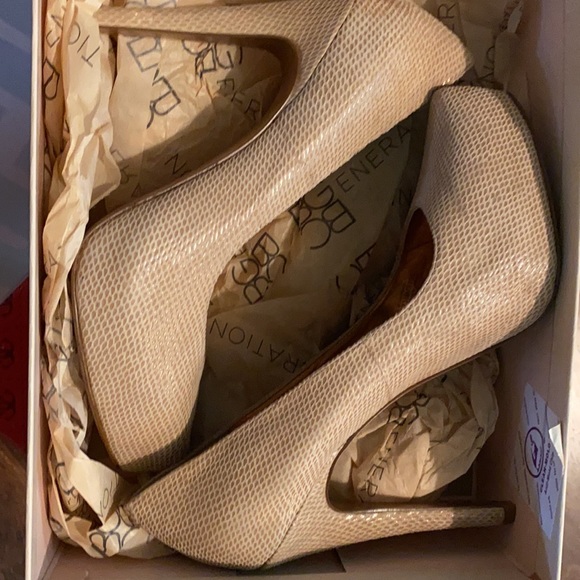 BCBG PLATFORM NUDE SNAKE PRINT HEELS 7.5 SEXY BEAUTIFUL - Picture 12 of 13